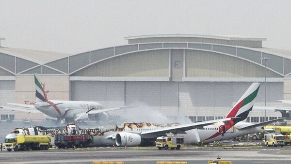 紧急降落迪拜机场的飞机上的大火被彻底扑灭 - 俄罗斯卫星通讯社