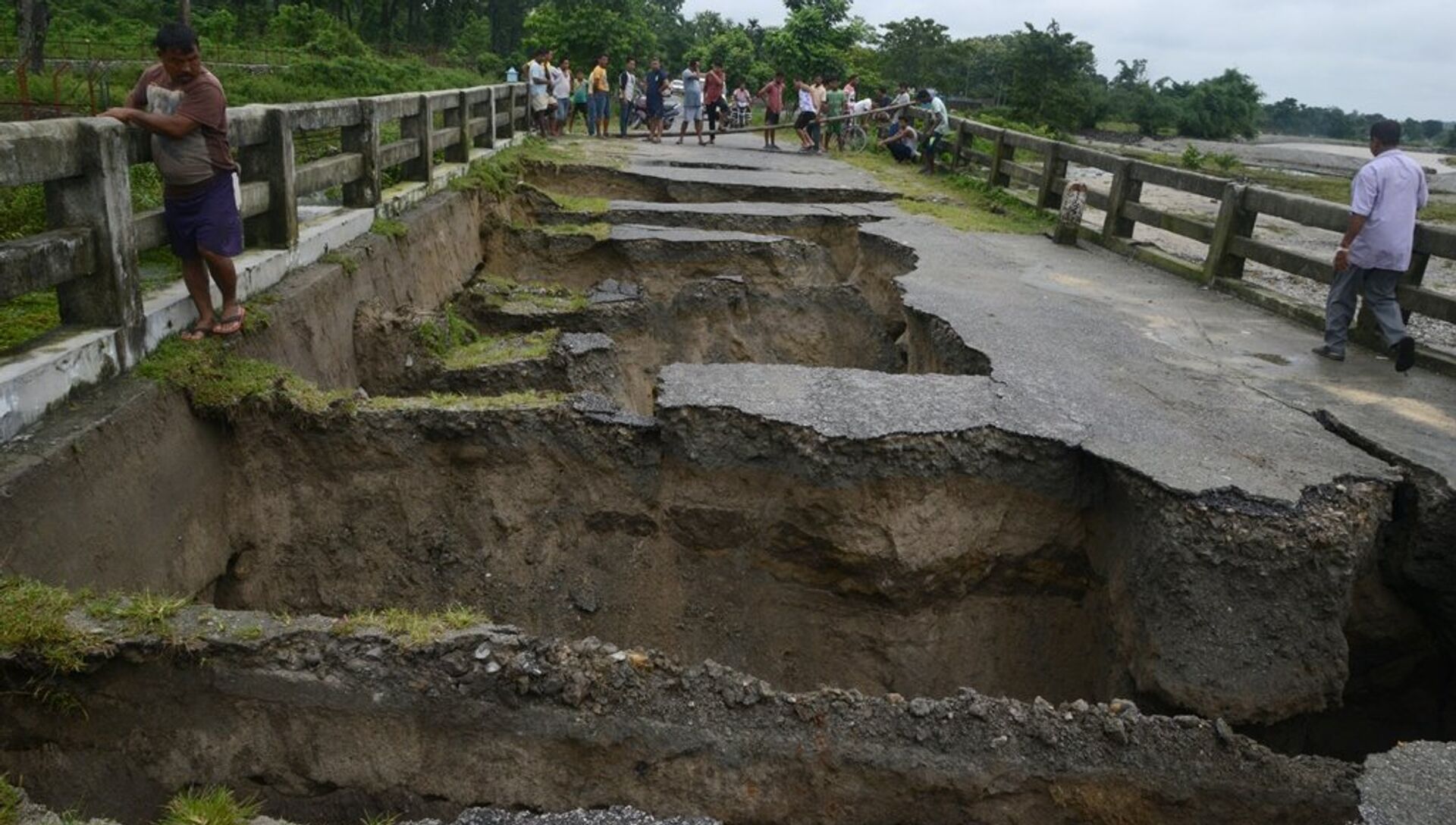 印度北方邦一座在建立交桥垮塌 已致16人死亡 - 桥梁安全网