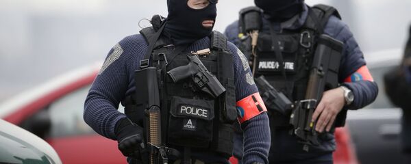 据媒体报道，警方封锁了位于法国巴黎香榭丽舍大街里的马里尼剧院并进行了人员疏散 - 俄罗斯卫星通讯社