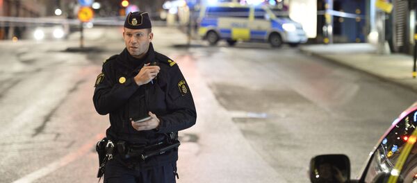 戴面具的不明身份者向瑞典犹太教堂投掷燃烧瓶 - 俄罗斯卫星通讯社