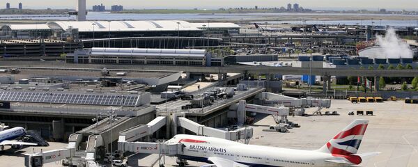 美聯航在驅客醜聞背景下宣佈10項新措施 - 俄羅斯衛星通訊社