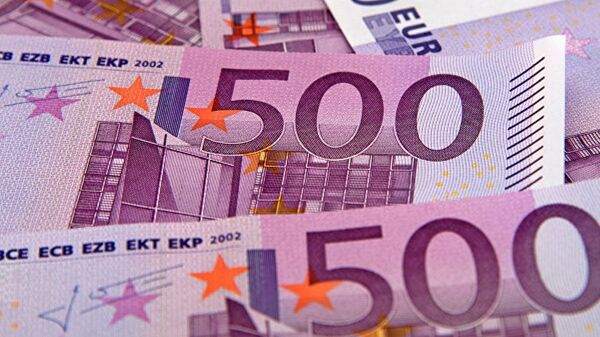 10万欧元小钞散落在高速公路 - 俄罗斯卫星通讯社