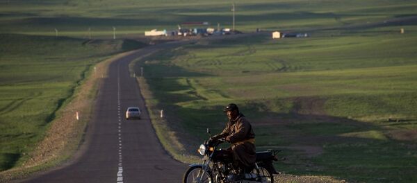 媒体：俄中蒙国际道路货运试运行正式启动 三国共9家公司参与 - 俄罗斯卫星通讯社