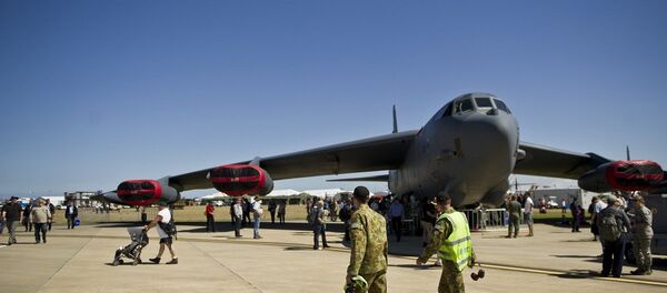 美国B-52轰炸机抵达卡塔尔空军基地 美国B-52轰炸机抵达卡塔尔空军基地 - 俄罗斯卫星通讯社