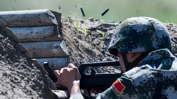 解放军南部战区组织陆军、空军在中缅边境附近举行实兵实弹演习