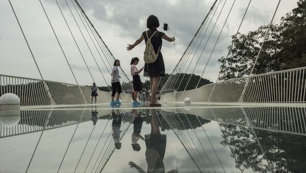 中國建世界最長玻璃索橋 24日對外開放 - 俄羅斯衛星通訊社