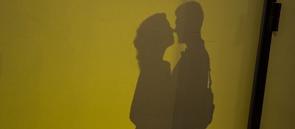 談戀愛 - 俄羅斯衛星通訊社