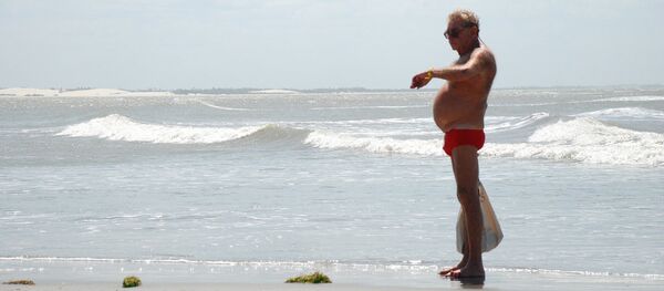 法國禁止肥胖男子穿緊身泳褲 - 俄羅斯衛星通訊社