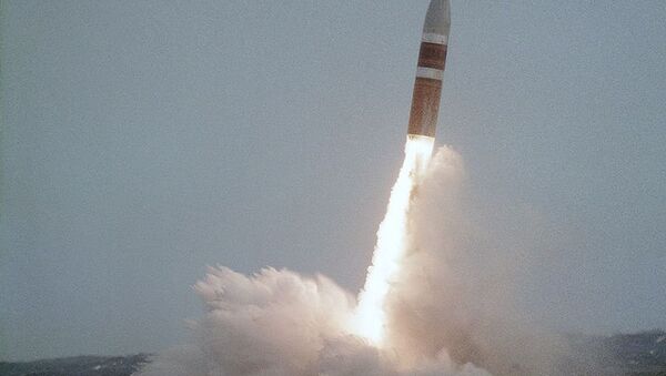 Запуск из подводного положения ракеты Трайдент с американской АПЛ - 俄羅斯衛星通訊社