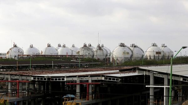 墨西哥Pemex油氣公司煉油廠發生事故停止運行 有人員受傷 - 俄羅斯衛星通訊社