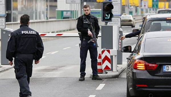 德國警方：柏林捨內費爾德機場航站樓因不明氣體關閉 - 俄羅斯衛星通訊社