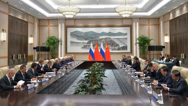 普京：俄中兩國應努力優化雙邊貿易 兩國目前走在正確的道路上 - 俄羅斯衛星通訊社