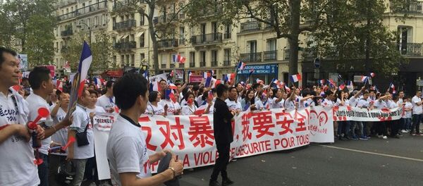 数千名华侨在巴黎市中心示威游行反对暴力 - 俄罗斯卫星通讯社