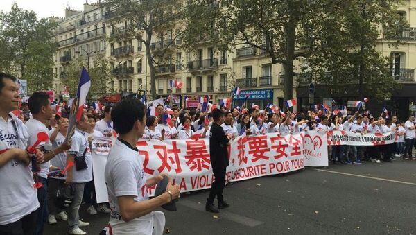 数千名华侨在巴黎市中心示威游行反对暴力 - 俄罗斯卫星通讯社