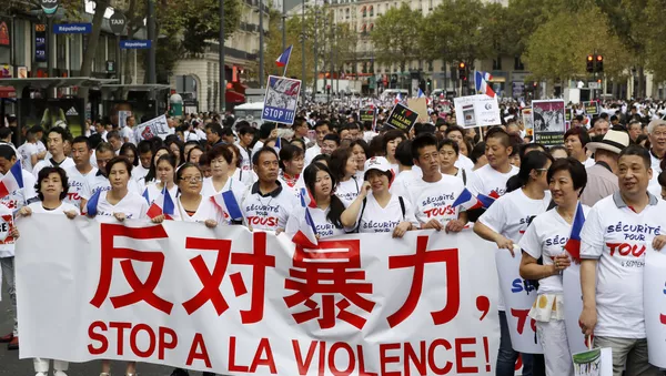 巴黎華僑抗議活動參加者：我們要求各族裔居民都安全 - 俄羅斯衛星通訊社
