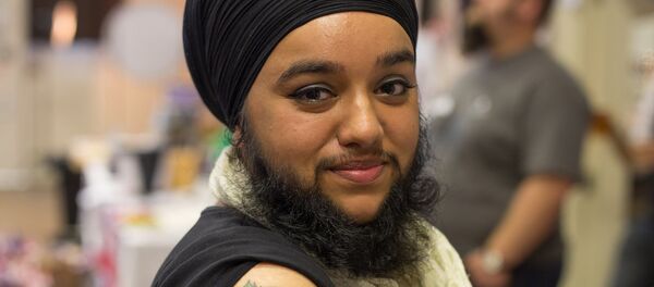 英国一女子胡子长达15厘米被列入吉尼斯纪录 - 俄罗斯卫星通讯社