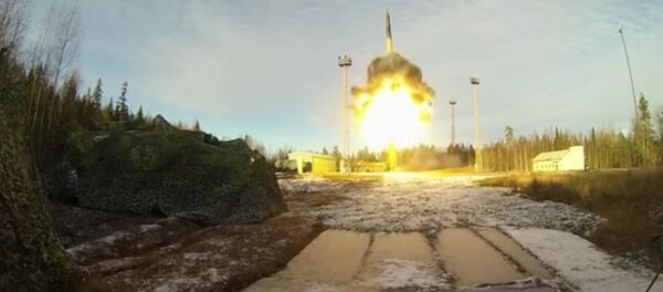 Пуск МБР «Тополь» с космодрома Плесецк в рамках плановой тренировки системы управления ВС РФ - 俄羅斯衛星通訊社