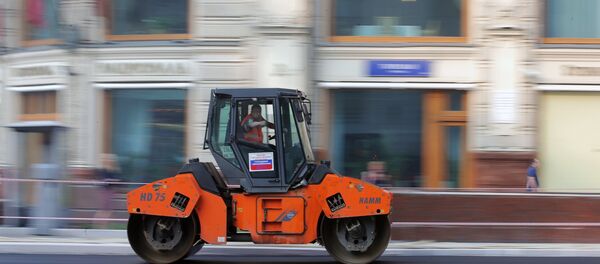 俄大学生发明修路机器人 - 俄罗斯卫星通讯社