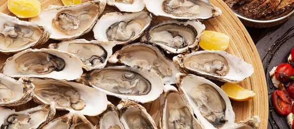 美國男子吃了生牡蠣後死亡 - 俄羅斯衛星通訊社