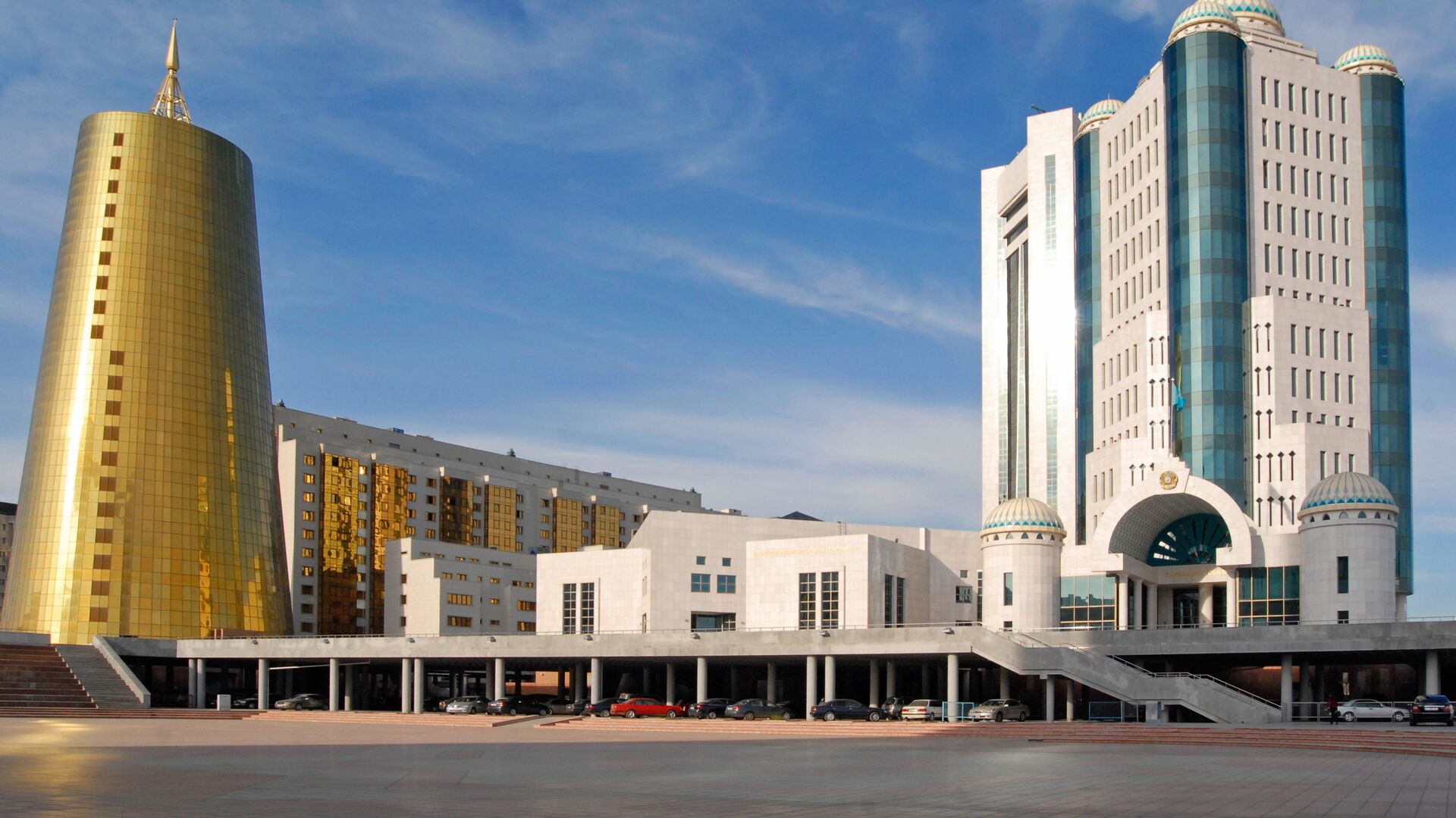 哈薩克斯坦議會大樓（右） - 俄羅斯衛星通訊社, 1920, 26.11.2022