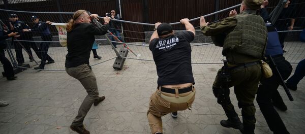 俄駐基輔使館建築入口此前被3人封堵現已解除 - 俄羅斯衛星通訊社