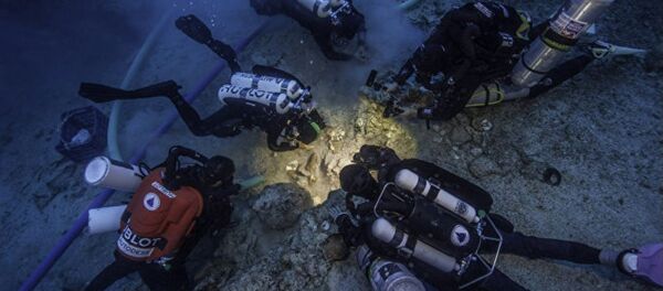 考古學家水下發現古希臘“計算機”主人殘骸 考古學家水下發現古希臘“計算機”主人殘骸 - 俄羅斯衛星通訊社