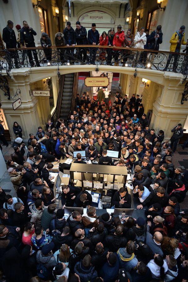 莫斯科排队买iPhone7 最靠前位置售价5000元 - 俄罗斯卫星通讯社