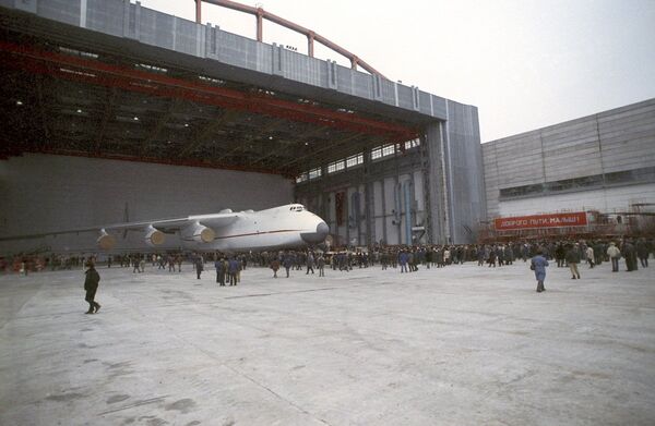 安-225梦幻运输机 (1988年) 安-225梦幻运输机 (1988年) - 俄罗斯卫星通讯社