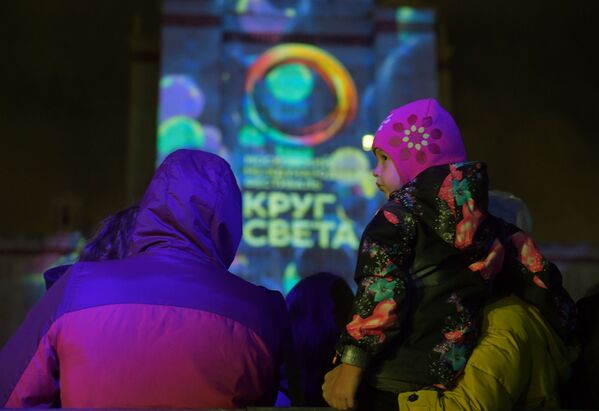 莫斯科國際“光圈”藝術節最酷炫投影造型 - 俄羅斯衛星通訊社