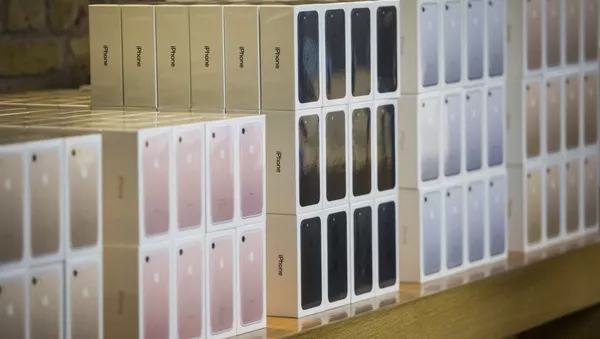 男子用Iphone7手機錢為女友送上求婚戒指 - 俄羅斯衛星通訊社