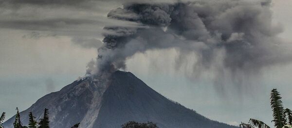 印尼喀拉喀托火山爆發可能對過往的飛機構成威脅 印尼喀拉喀托火山爆發可能對過往的飛機構成威脅 - 俄羅斯衛星通訊社