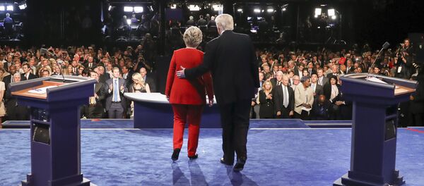 Кандидаты в президенты США Дональд Трамп и Хиллари Клинтон на дебатах в Нью-Йорке Кандидаты в президенты США Дональд Трамп и Хиллари Клинтон на дебатах в Нью-Йорке - 俄罗斯卫星通讯社