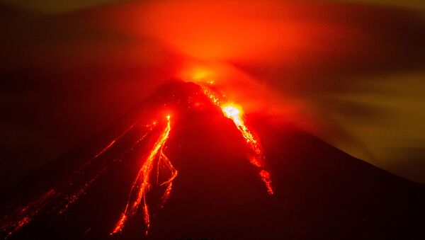 媒体：墨西哥科利马火山可能爆发300多人被紧急疏散 - 俄罗斯卫星通讯社