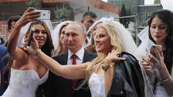 Президент РФ Владимир Путин на торжественной церемонии открытия Дня города на Красной площади в Москве - 俄罗斯卫星通讯社