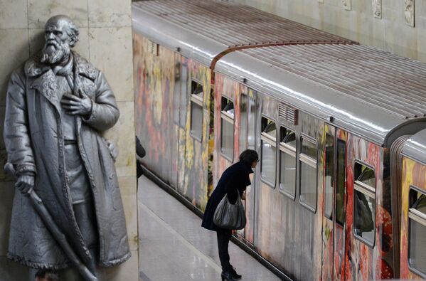更新過繪畫之城展品的莫斯科地鐵水彩畫列車投入運行 - 俄羅斯衛星通訊社