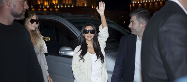 金·卡戴珊送6岁女儿迈克尔·杰克逊夹克 - 俄罗斯卫星通讯社