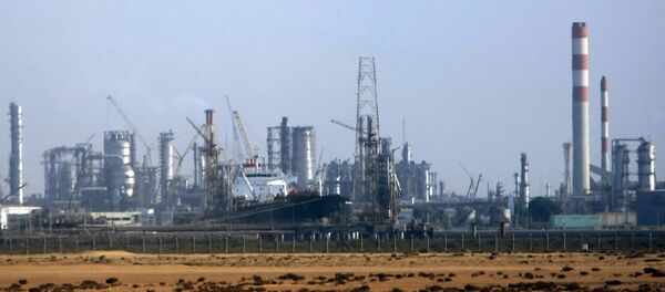 沙特王储：欧佩克与非欧佩克产油国将分析修改减产协议的不同选项 - 俄罗斯卫星通讯社