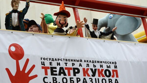 中国12米高木偶被运往莫斯科参加国际木偶戏节 - 俄罗斯卫星通讯社