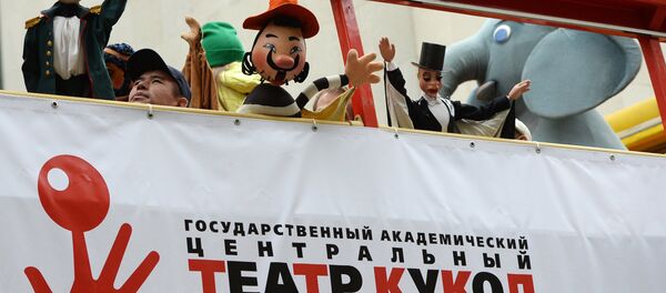 中国12米高木偶被运往莫斯科参加国际木偶戏节 中国12米高木偶被运往莫斯科参加国际木偶戏节 - 俄罗斯卫星通讯社