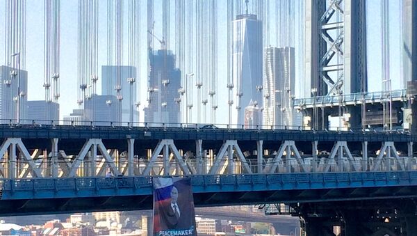 纽约大桥上出现普京巨幅肖像 - 俄罗斯卫星通讯社