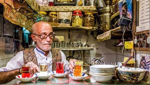 世界最小茶馆近百年来一直在伊朗德黑兰大巴扎中营业 - 俄罗斯卫星通讯社