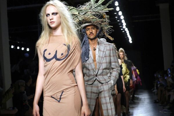 Показ коллекции весна/лето Vivienne Westwood в рамках Недели моды в Париже. - 俄羅斯衛星通訊社