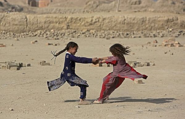 Афганские девочки на окраине Кабула. - 俄羅斯衛星通訊社