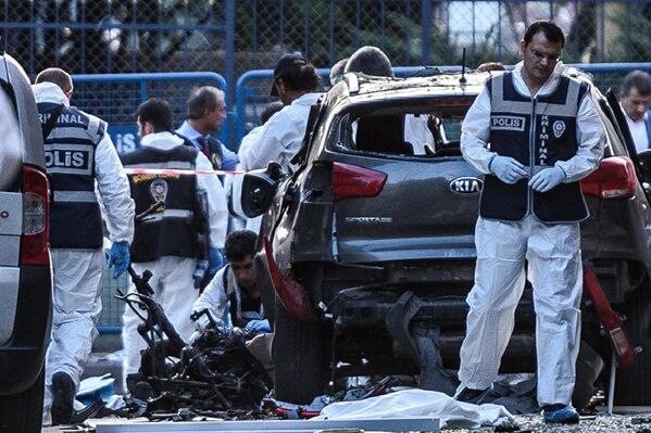 В Стамбуле в результате взрыва заминированного мотоцикла десять человек получили ранения. - 俄羅斯衛星通訊社