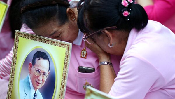 泰国政府呼吁在已故国王火葬当日戒酒 - 俄罗斯卫星通讯社