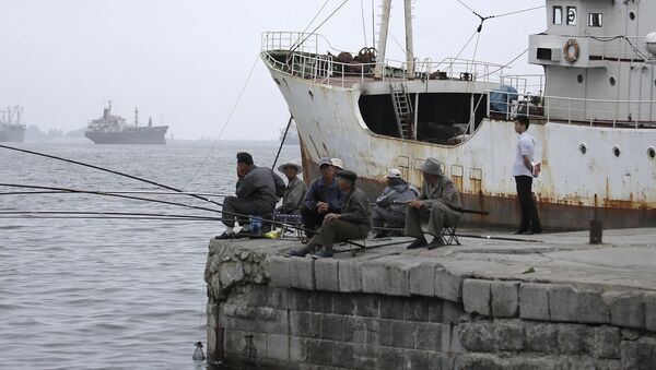 俄邊防兵在本國專屬經濟區武力扣留朝鮮漁船 - 俄羅斯衛星通訊社