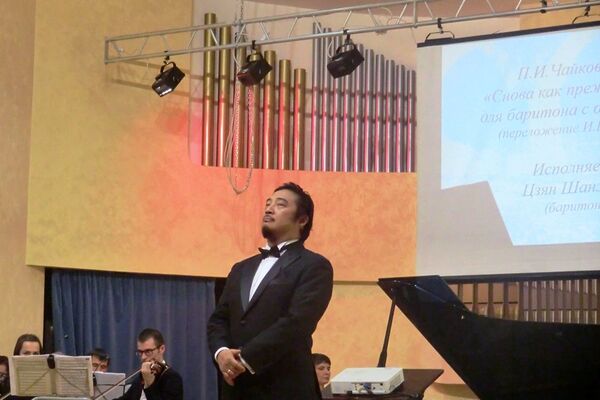 美声歌唱家姜尚荣 美声歌唱家姜尚荣 - 俄罗斯卫星通讯社