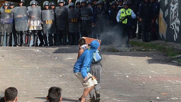 委内瑞拉大学生抗议致近30 人受伤 - 俄罗斯卫星通讯社