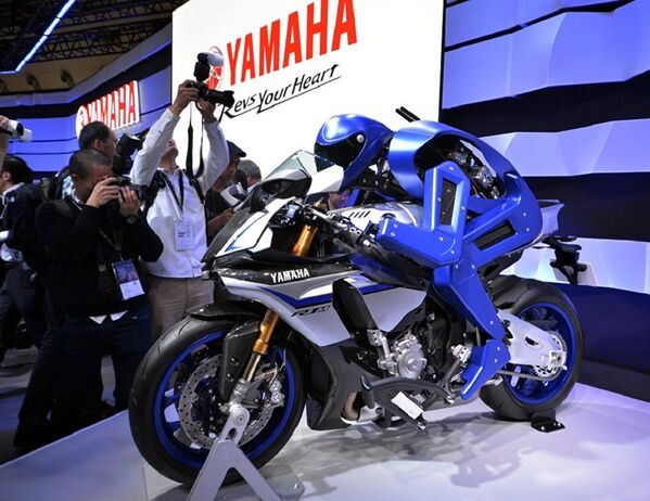 Motobot是雅馬哈公司的仿人機器人，會開摩托車，最高時速達 200 公里。 - 俄羅斯衛星通訊社