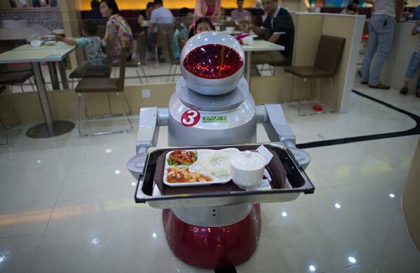 中國崑山市有一家小吃店叫終結者，以做飯和招待都是機器人而聞名 - 俄羅斯衛星通訊社